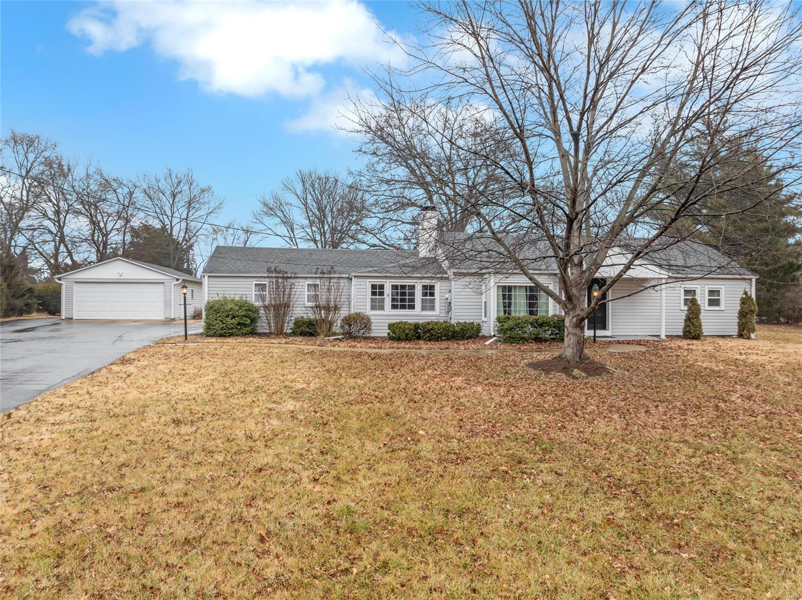 Homes for sale in Sunset Hills, MO | 10305 Kennerly Rd, Sunset Hills, MO 63128 | MLS# MIS25005535