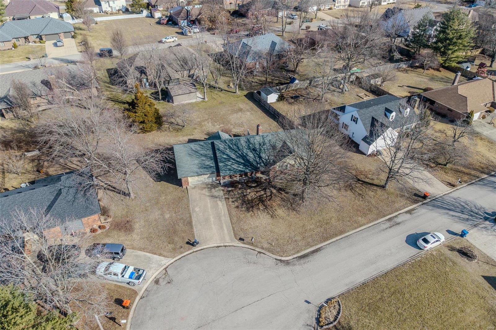 Homes for sale in Lebanon, MO | 409 Carriage Pl, Lebanon, MO 65536 | MLS# MIS25005897