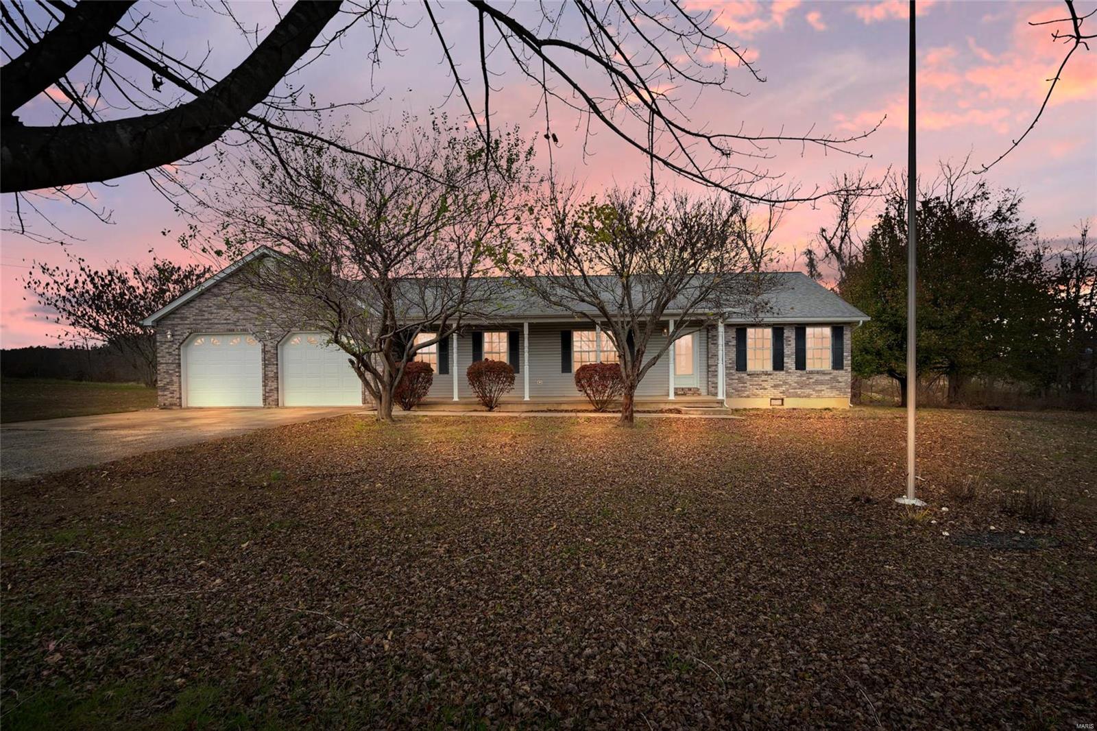 Homes for sale in Cuba, MO | 1967 Old Springfield Rd, Cuba, MO 65453 | MLS# MIS25006020