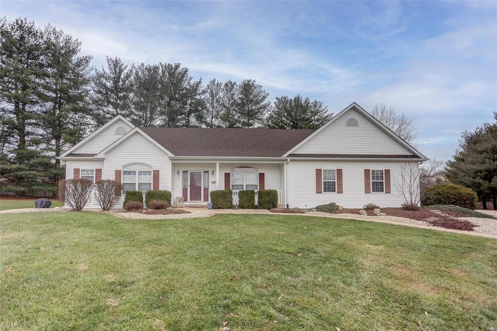 Homes for sale in Godfrey, IL | 4800 Pear Tree Ln, Godfrey, IL 62035 | MLS# MIS25006219