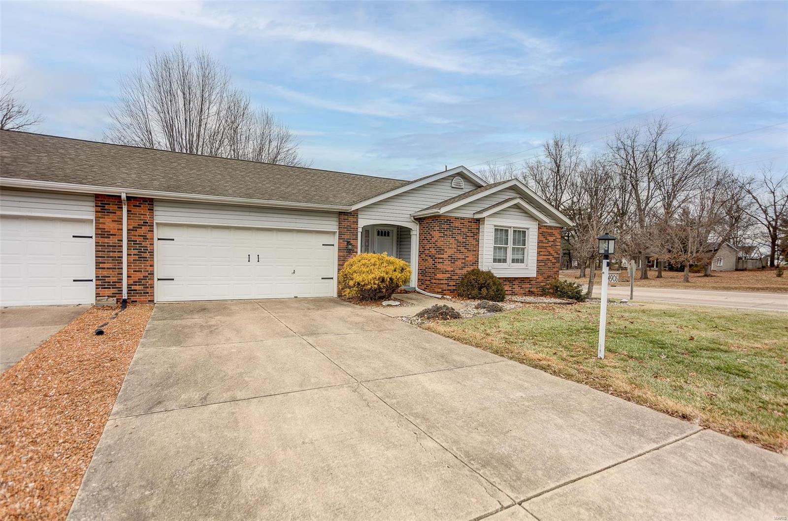 Homes for sale in Godfrey, IL | 4908 Blu Fountain Dr #B-4, Godfrey, IL 62035 | MLS# MIS25006880