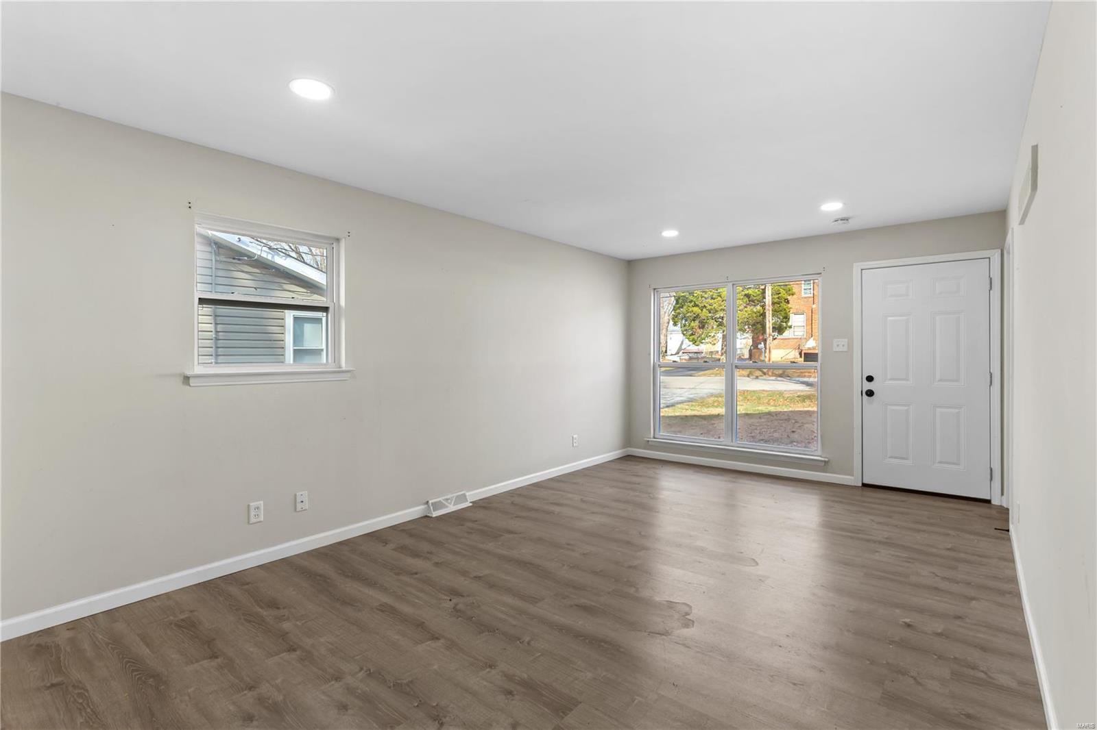 Homes for sale in St. Louis, MO | 9839 Jeffrey Dr, St. Louis, MO 63137 | MLS# MIS25007164