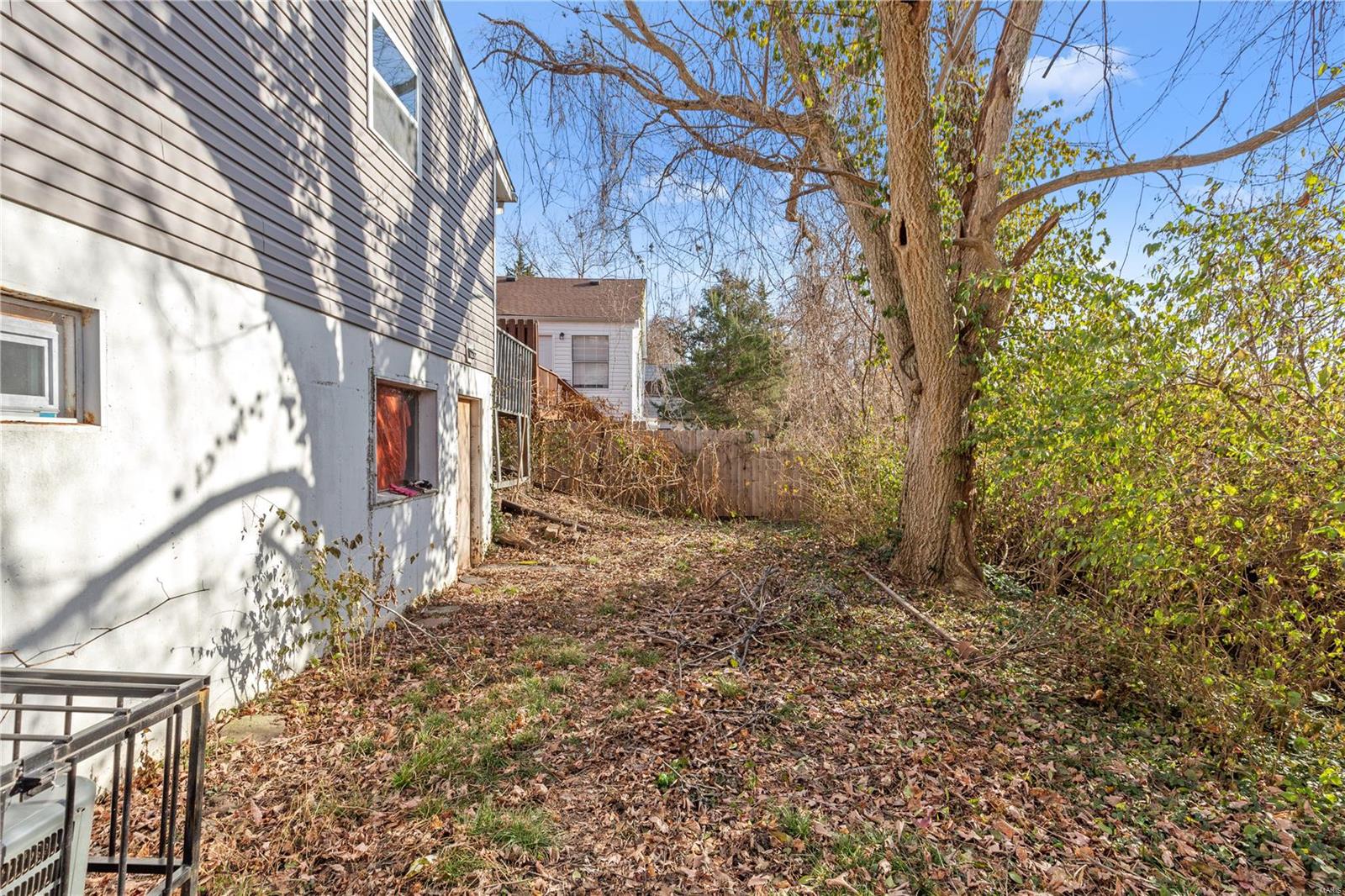 Homes for sale in St. Louis, MO | 9839 Jeffrey Dr, St. Louis, MO 63137 | MLS# MIS25007164