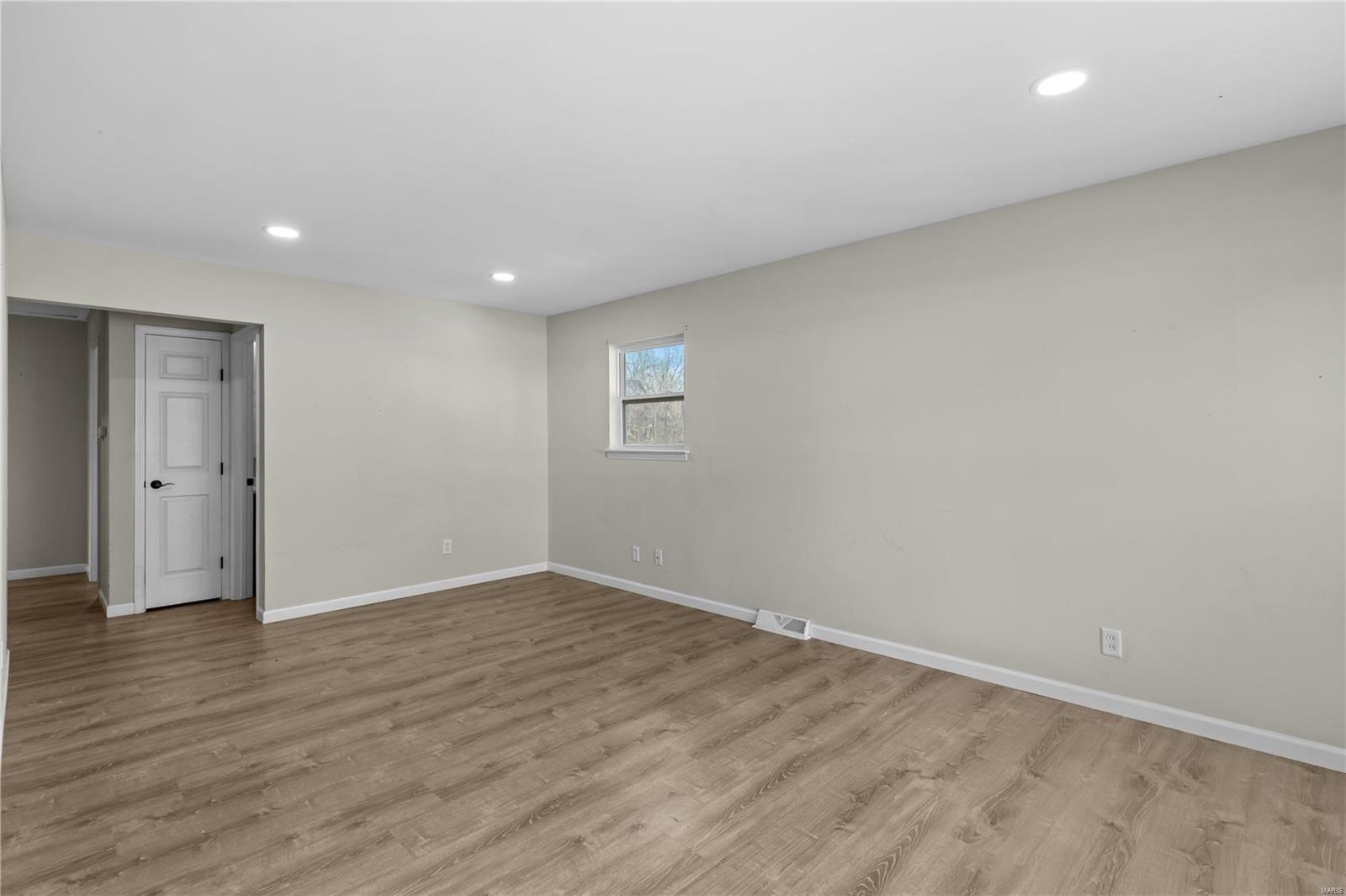 Homes for sale in St. Louis, MO | 9839 Jeffrey Dr, St. Louis, MO 63137 | MLS# MIS25007164