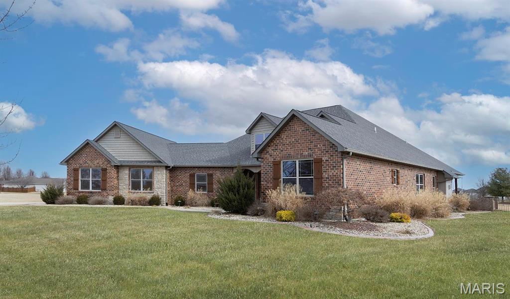 Homes for sale in Mascoutah, IL | 9606 Klings Ct, Mascoutah, IL 62258 | MLS# MIS25007535