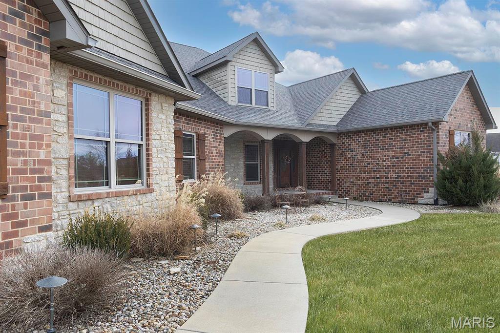 Homes for sale in Mascoutah, IL | 9606 Klings Ct, Mascoutah, IL 62258 | MLS# MIS25007535