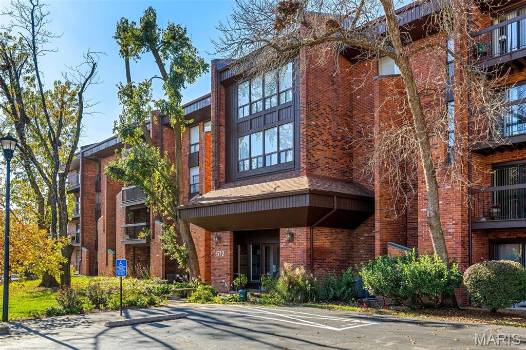 Homes for sale in St Louis, MO | 572 Coeur De Royale Dr #308, St Louis, MO 63141 | MLS# MIS25007670
