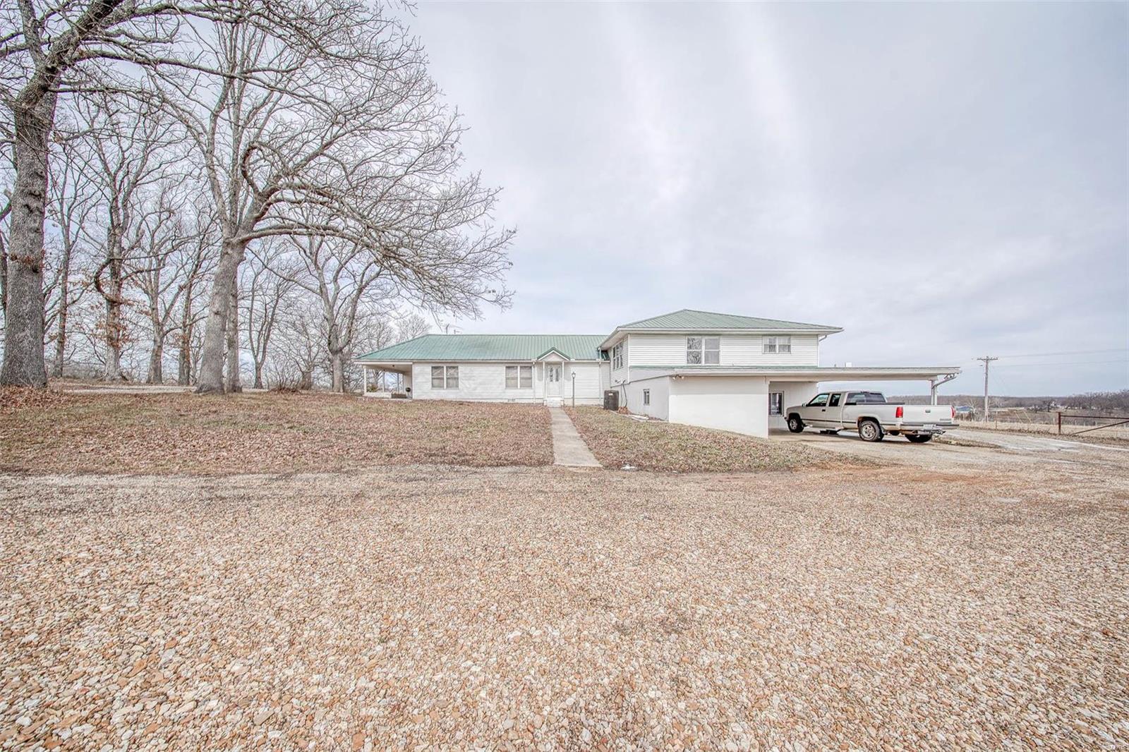 Homes for sale in Vienna, MO | 12072 Us Hwy 63 S, Vienna, MO 65582 | MLS# MIS25007693