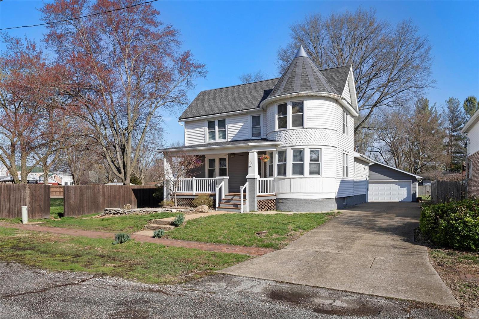 Homes for sale in Marine, IL | 211 E Alton St, Marine, IL 62061 | MLS# MIS25007694