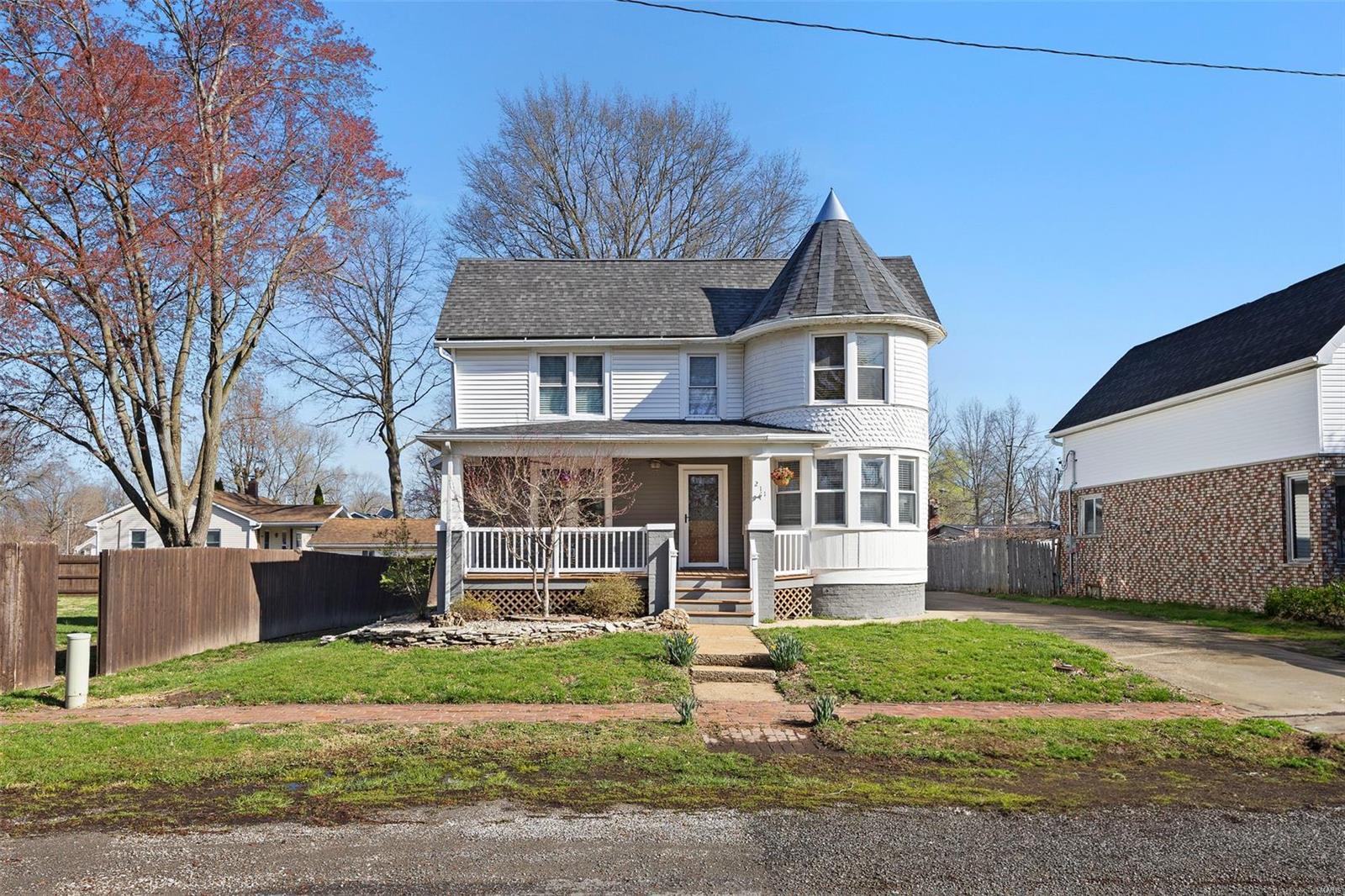 Homes for sale in Marine, IL | 211 E Alton St, Marine, IL 62061 | MLS# MIS25007694