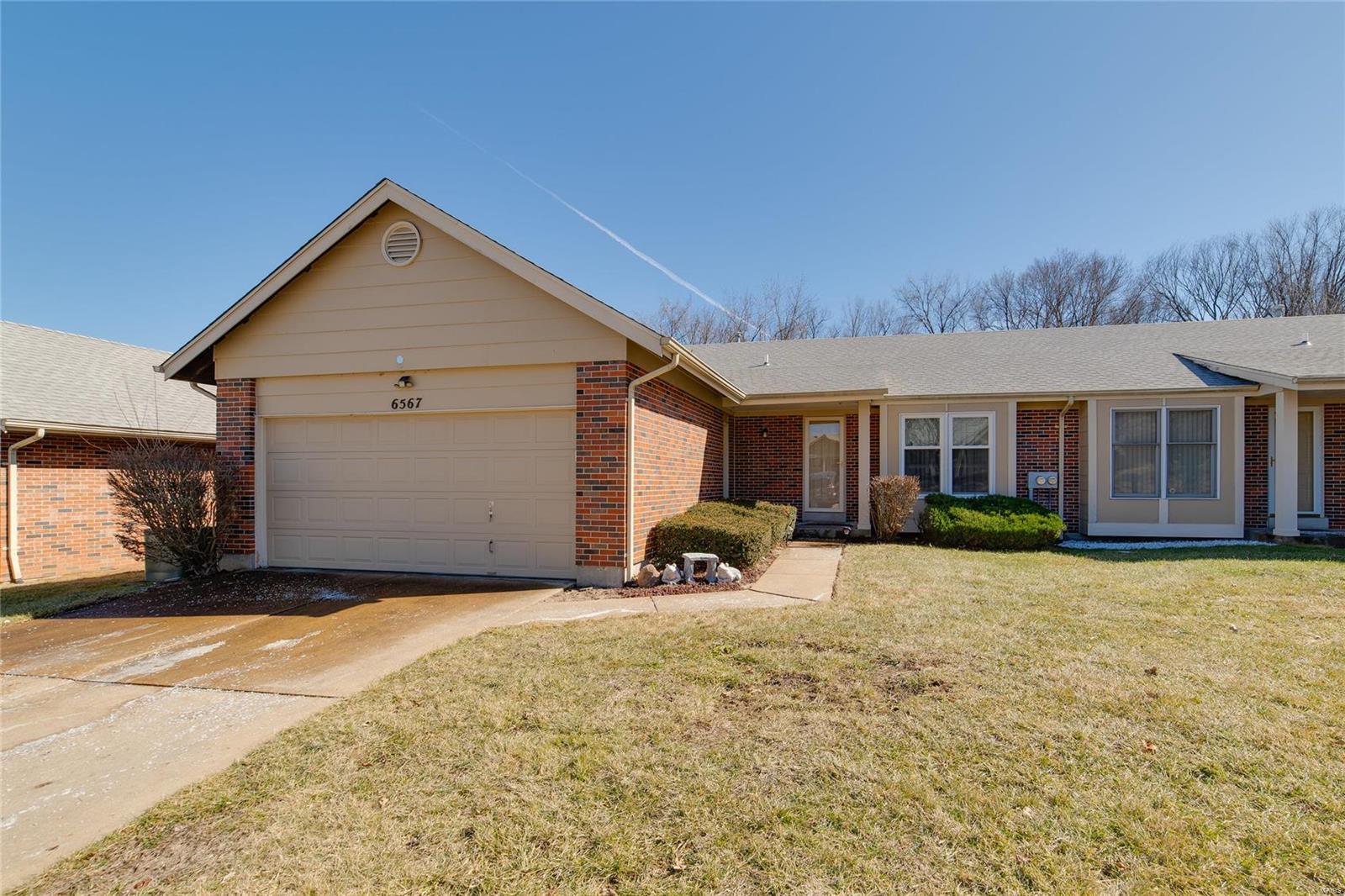 Homes for sale in Florissant, MO | 6567 Dolphin Cir E, Florissant, MO 63033 | MLS# MIS25008916