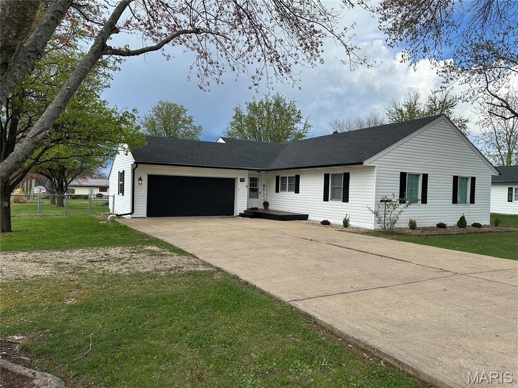 Homes for sale in Owensville, MO | 1773 Southridge Ln, Owensville, MO 65066 | MLS# MIS25008971