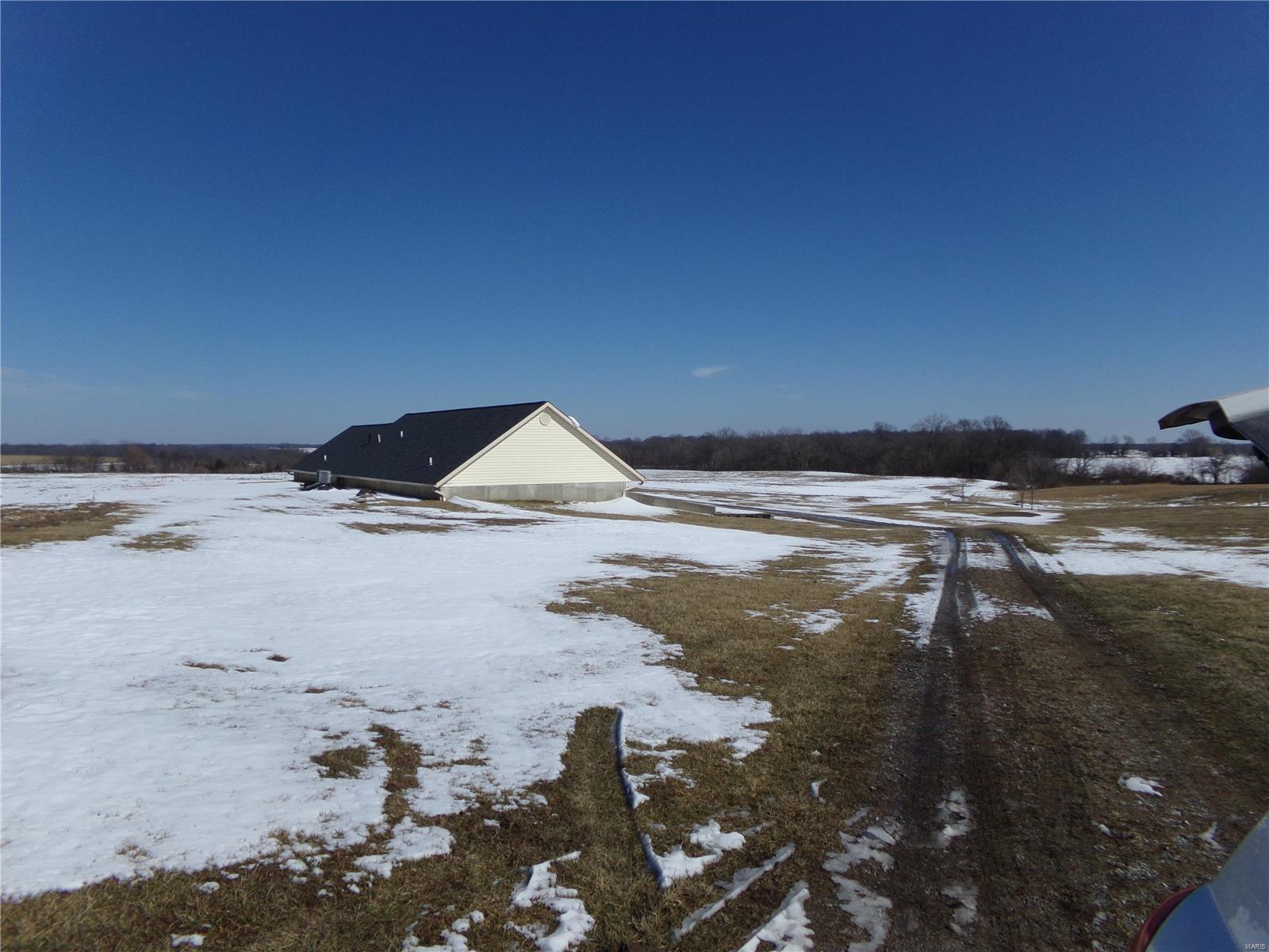 Homes for sale in Chester, IL | 4634 Chester Rd, Chester, IL 62233 | MLS# MIS25009705