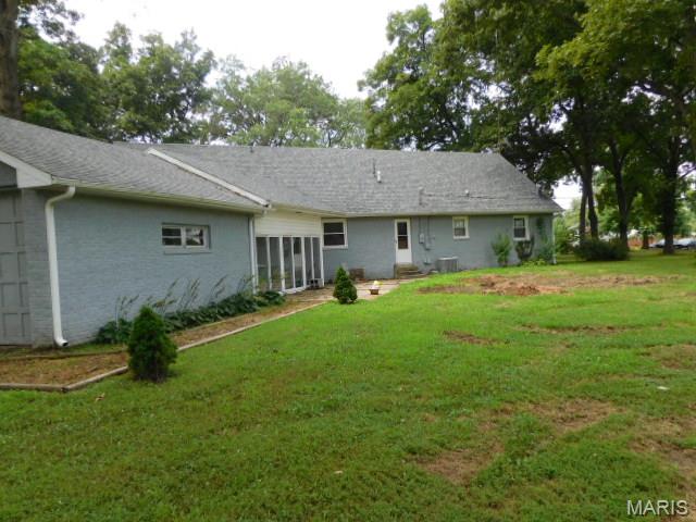 Homes for sale in Salem, IL | 300 N Lakeview Dr, Salem, IL 62881 | MLS# MIS25009710