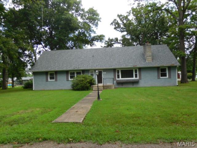 Homes for sale in Salem, IL | 300 N Lakeview Dr, Salem, IL 62881 | MLS# MIS25009710