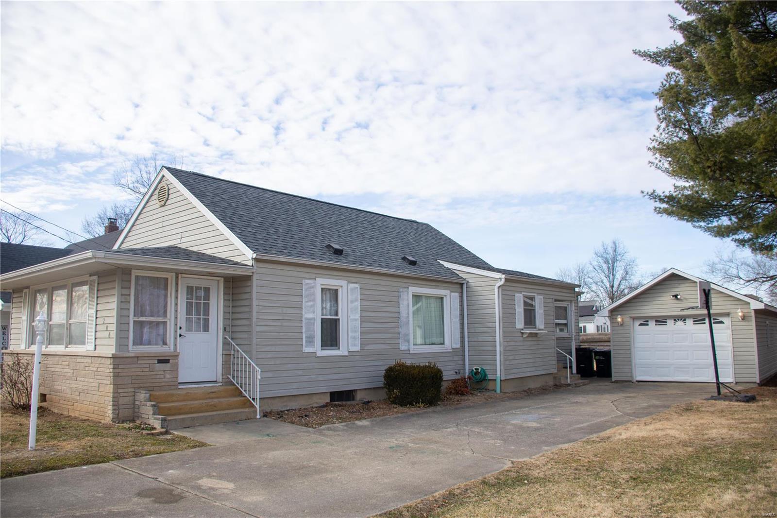 Homes for sale in Effingham, IL | 206 W Wernsing Ave, Effingham, IL 62401 | MLS# MIS25009987