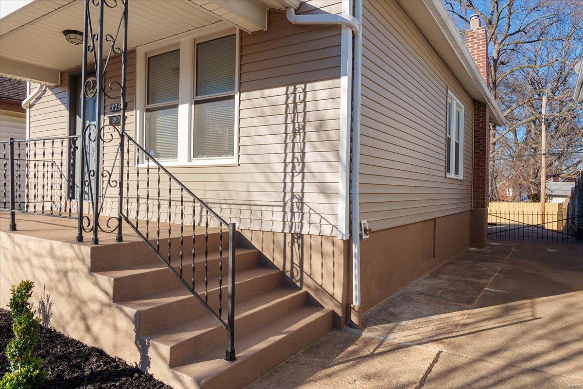 Homes for sale in St. Louis, MO | 3757 Neosho St, St. Louis, MO 63116 | MLS# MIS25010473