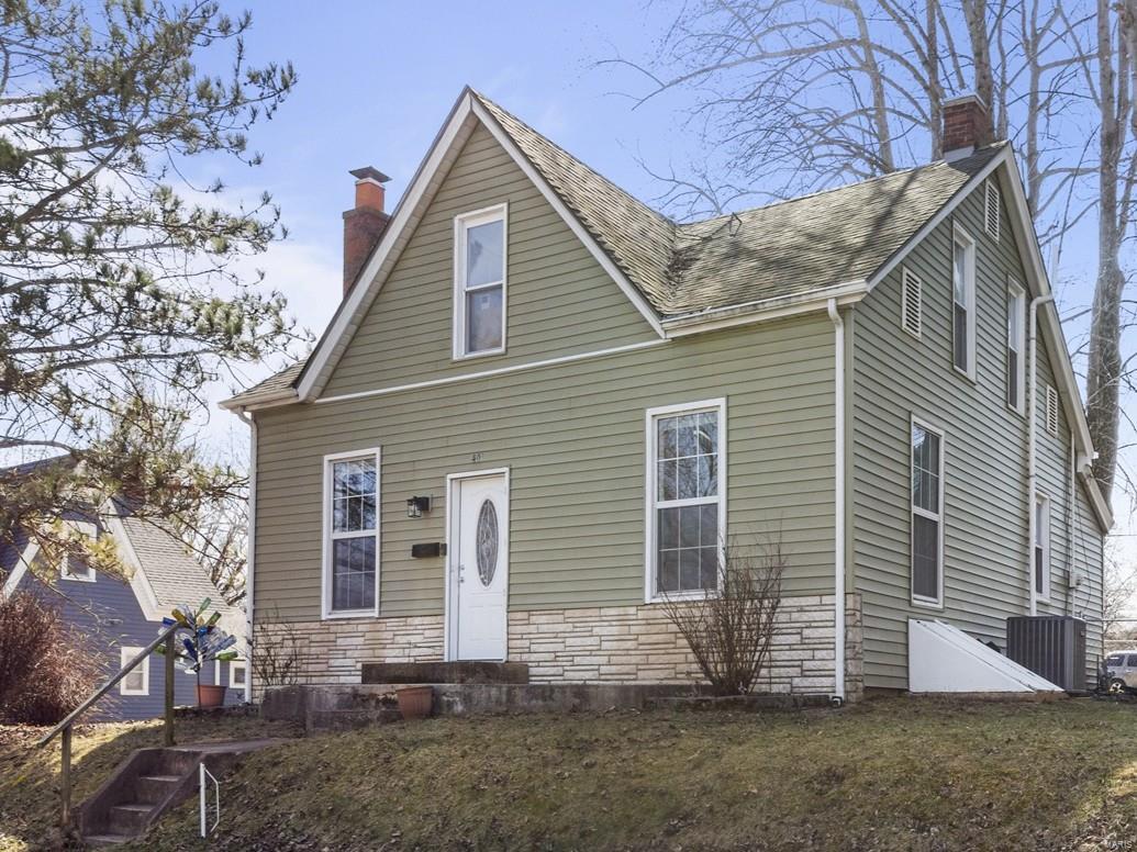 Homes for sale in O'fallon, IL | 401 W 3Rd St, O'fallon, IL 62269 | MLS# MIS25012713