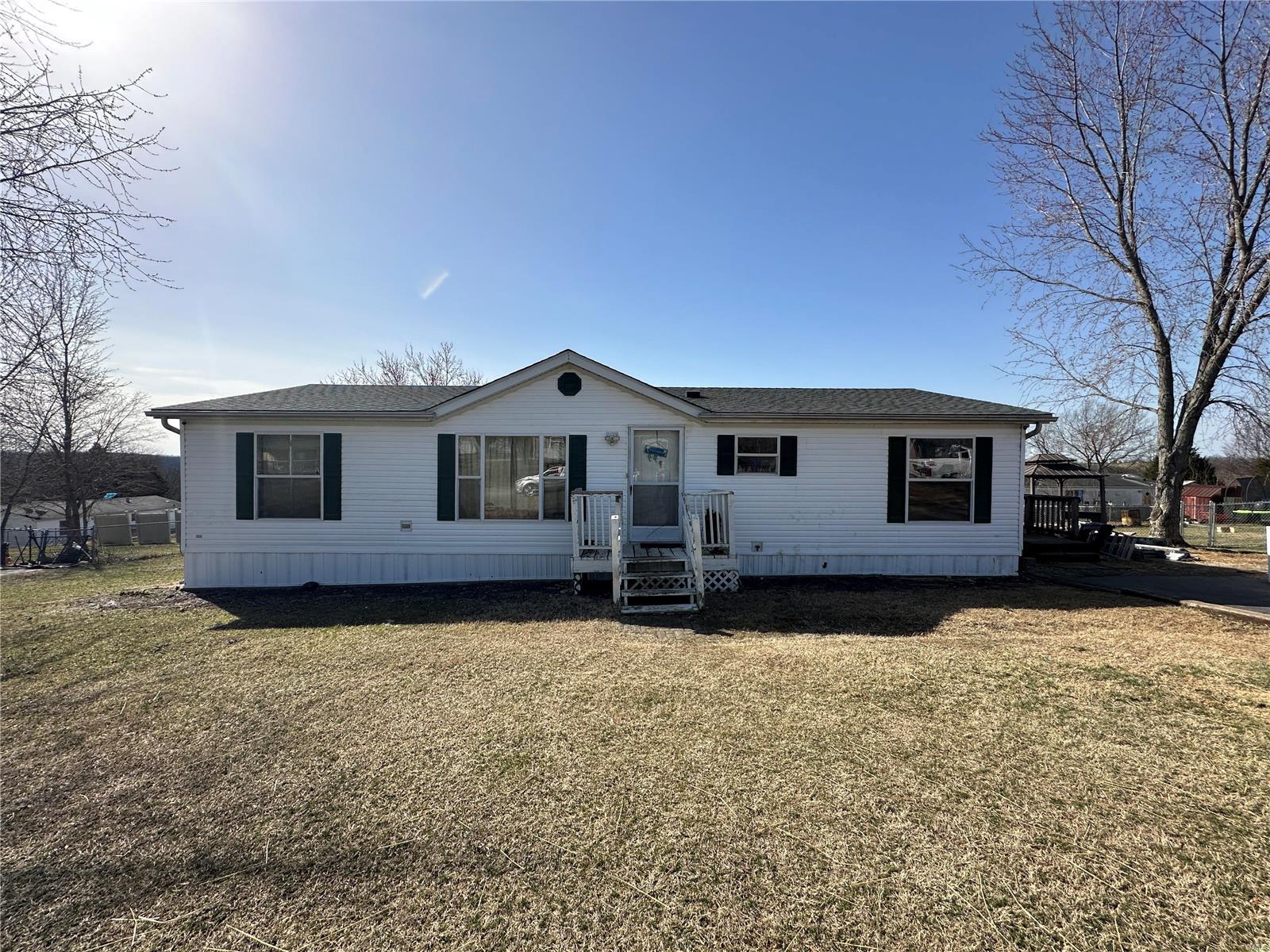 Homes for sale in Villa Ridge, MO | 318 Valleyview Dr, Villa Ridge, MO 63089 | MLS# MIS25012787