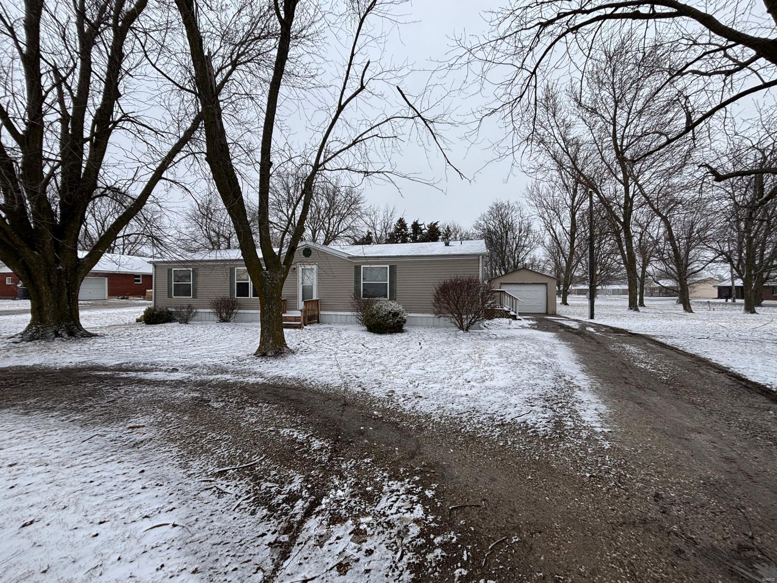 Homes for sale in Shelbina, MO | 504 E Mill Street, Shelbina, MO 63468 | MLS# MIS25013304