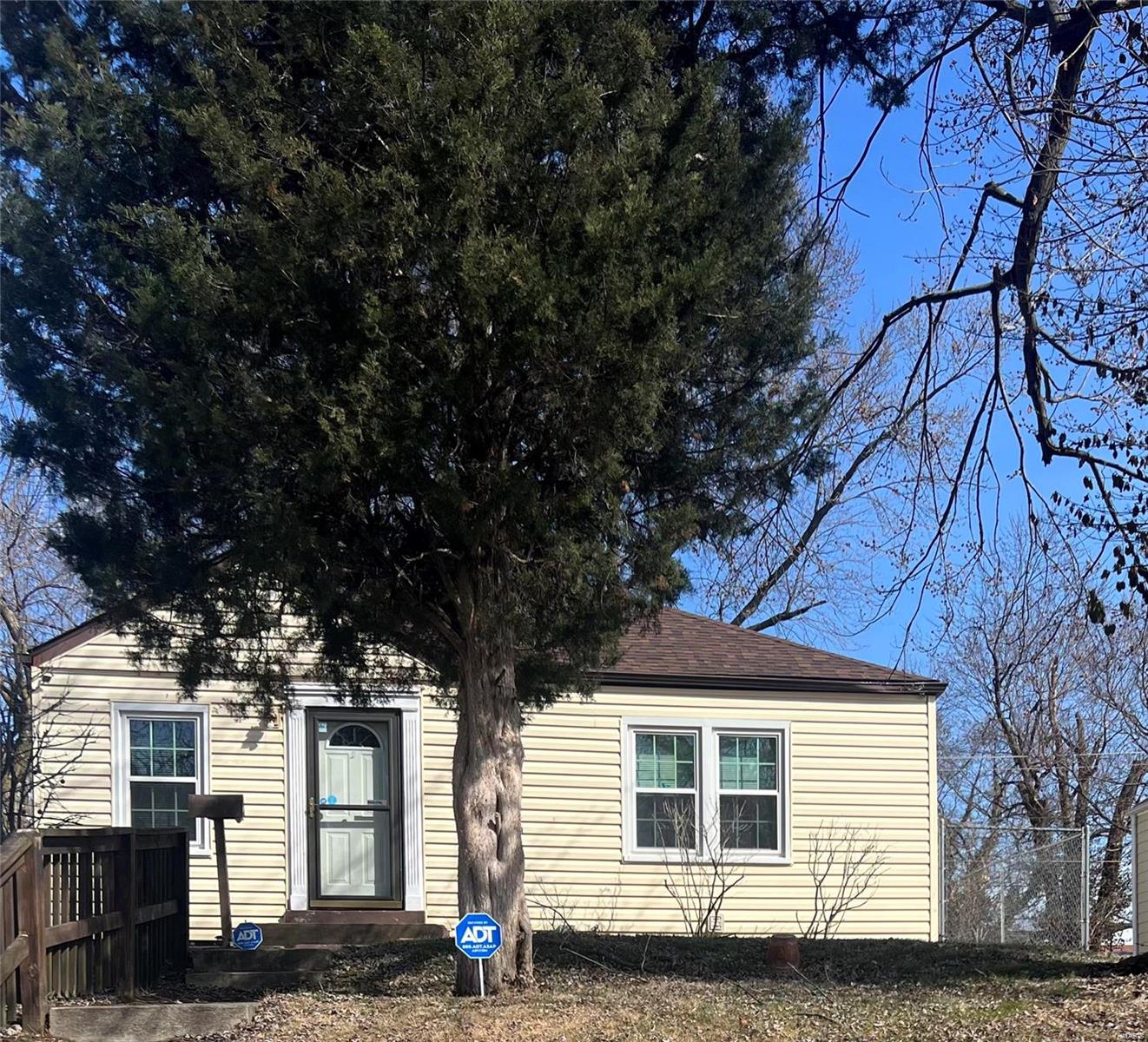 Homes for sale in Berkeley, MO | 6740 Torlina Dr, Berkeley, MO 63134 | MLS# MIS25013418