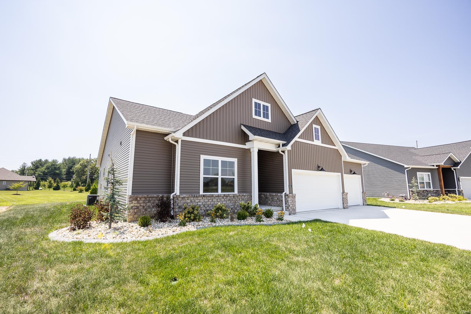 Homes for sale in O'fallon, IL | 621 Tea Olive Blvd, O'fallon, IL 62269 | MLS# MIS25013446