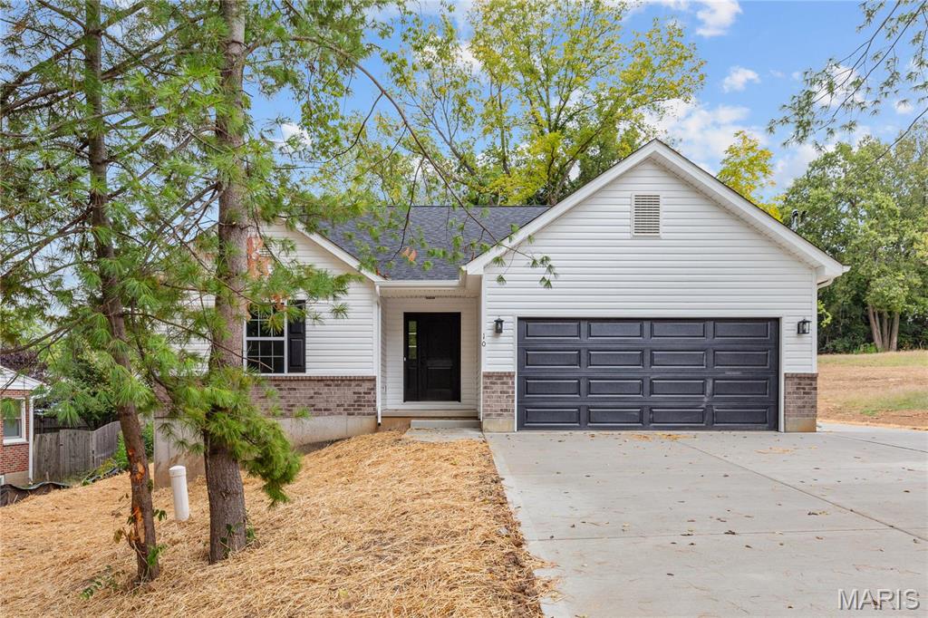 Homes for sale in Maryland Heights, MO | 12 Cumberland Avenue, Maryland Heights, MO 63043 | MLS# MIS25013571