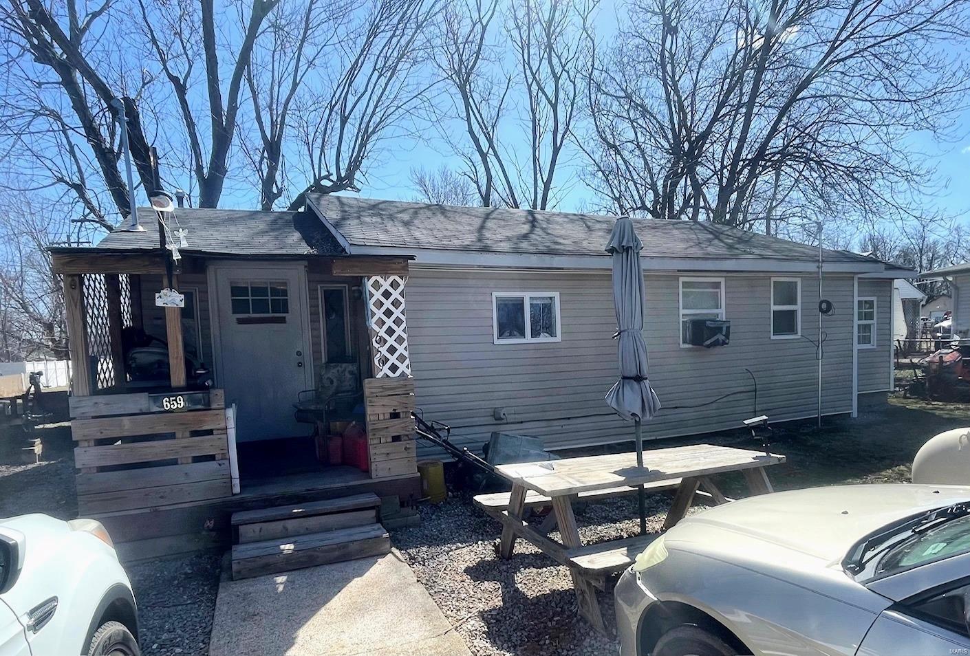 Homes for sale in Lebanon, MO | 659 W 4Th St, Lebanon, MO 65536 | MLS# MIS25013835