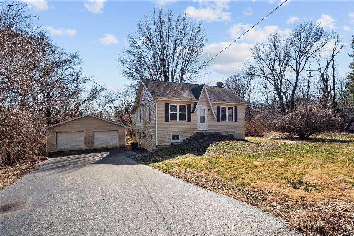 Homes for sale in Fairview Heights, IL | 9916 South Rd, Fairview Heights, IL 62208 | MLS# MIS25014441