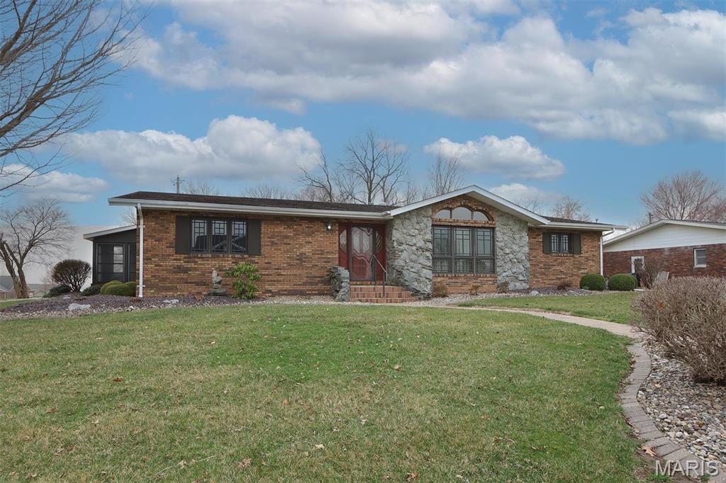 Homes for sale in St. Rose, IL | 8032 Blue Mound Dr, St. Rose, IL 62230 | MLS# MIS25015834