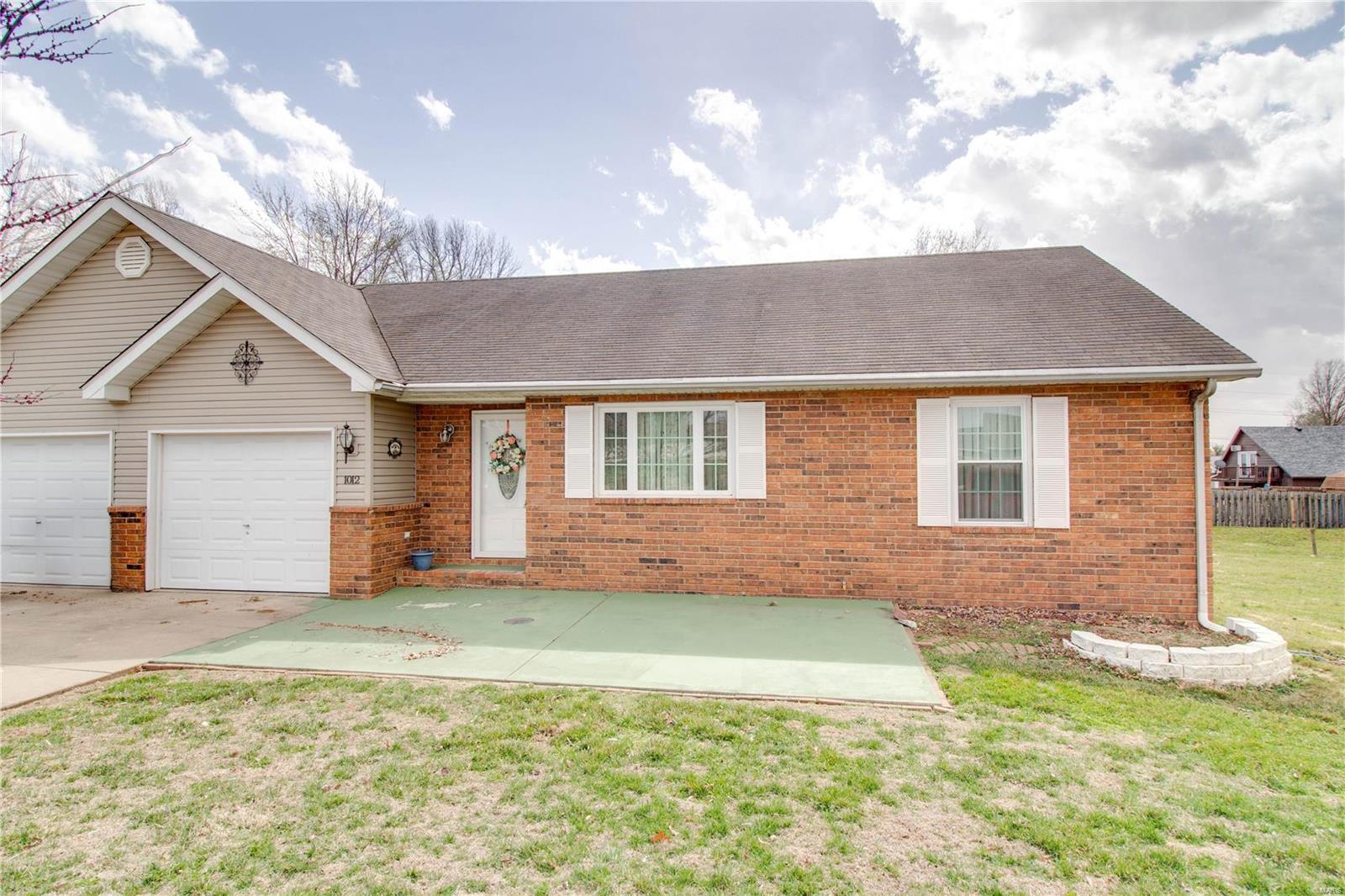 Homes for sale in Jerseyville, IL | 1012 Angela Court, Jerseyville, IL 62052 | MLS# MIS25016265