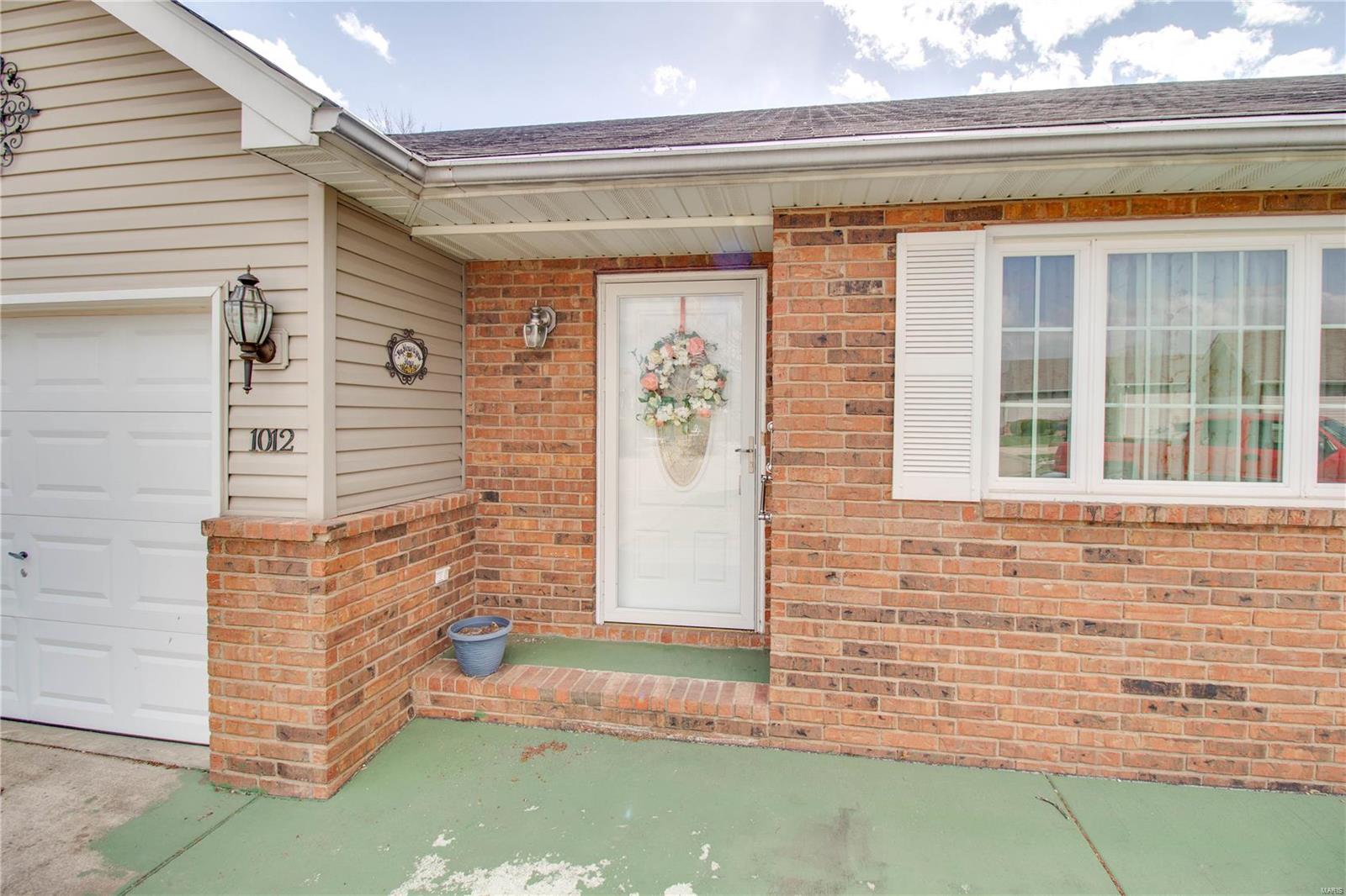 Homes for sale in Jerseyville, IL | 1012 Angela Court, Jerseyville, IL 62052 | MLS# MIS25016265