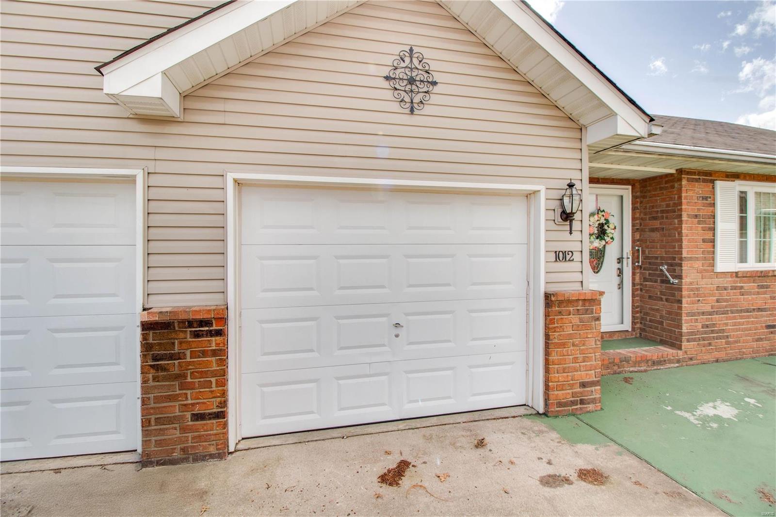 Homes for sale in Jerseyville, IL | 1012 Angela Court, Jerseyville, IL 62052 | MLS# MIS25016265