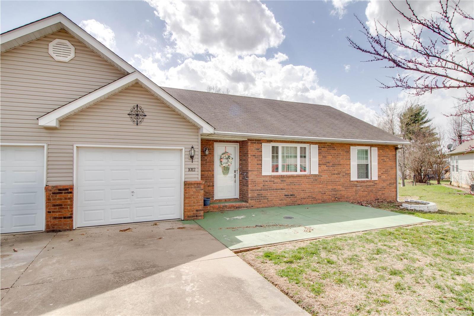 Homes for sale in Jerseyville, IL | 1012 Angela Court, Jerseyville, IL 62052 | MLS# MIS25016265