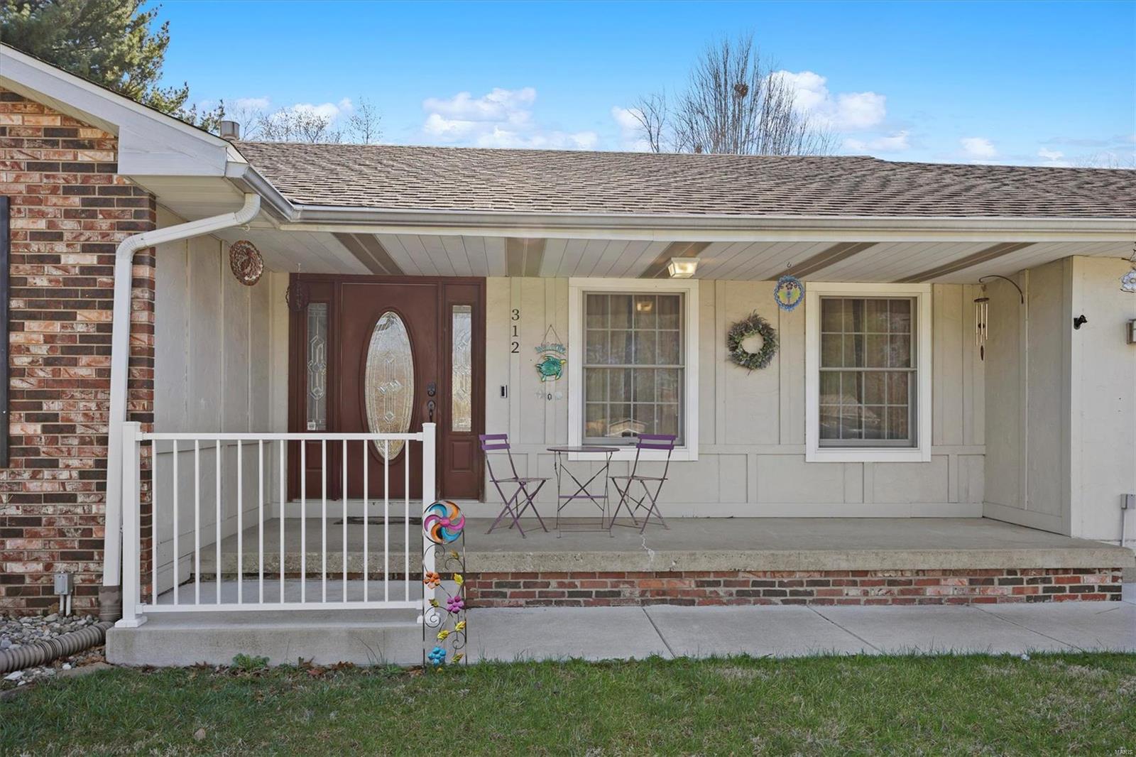 Homes for sale in Salem, IL | 312 Circle Dr, Salem, IL 62281 | MLS# MIS25016555