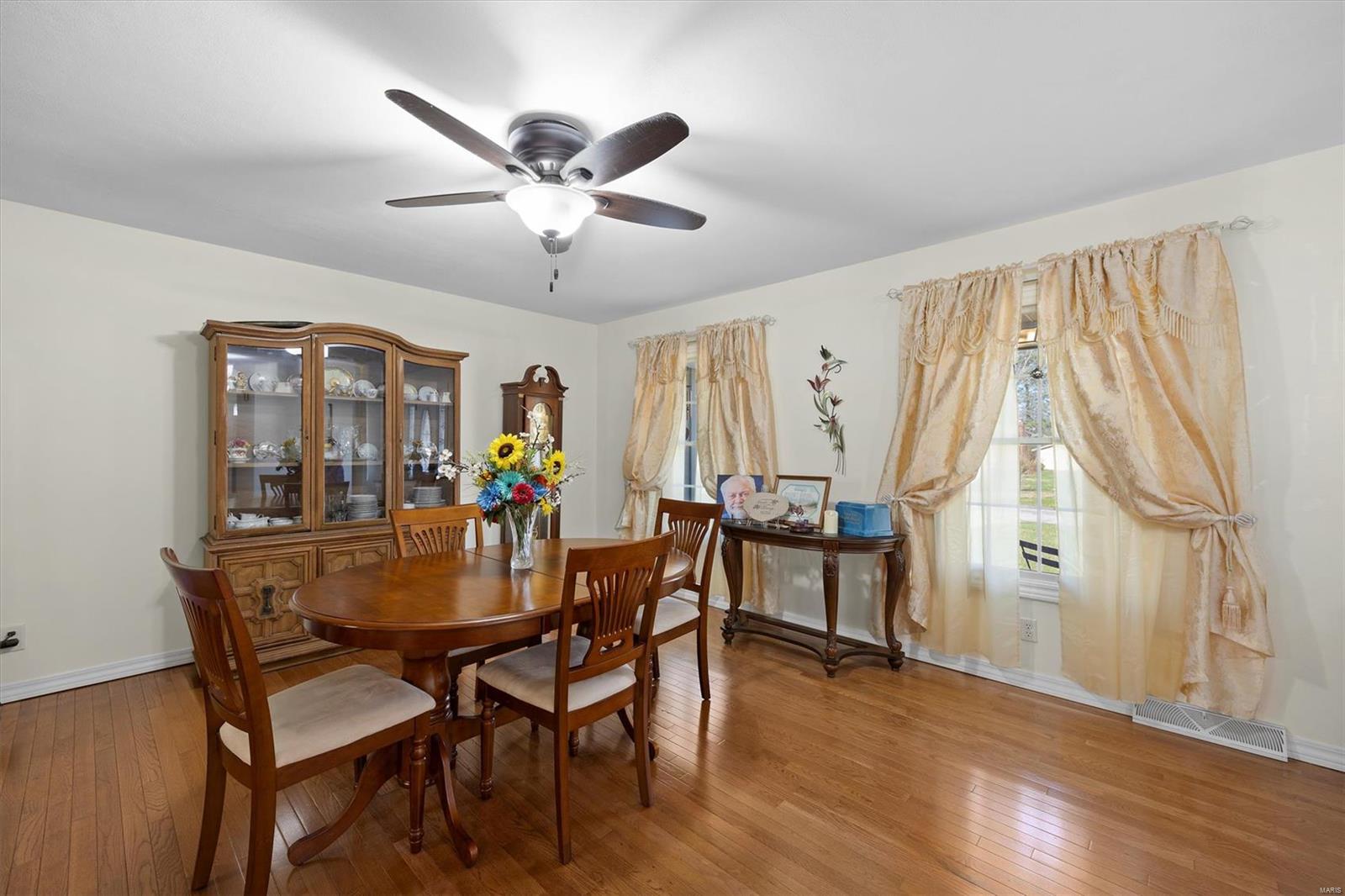 Homes for sale in Salem, IL | 312 Circle Dr, Salem, IL 62281 | MLS# MIS25016555