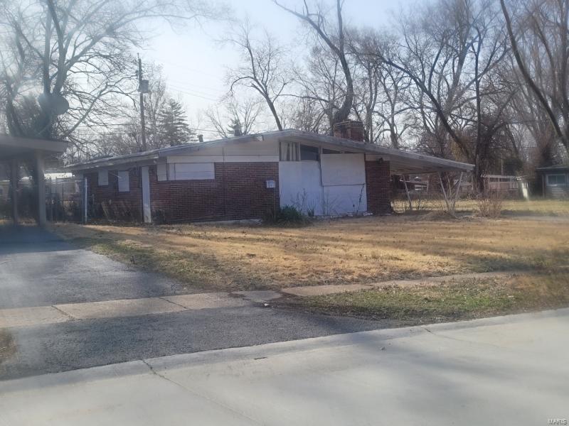 Homes for sale in St. Louis, MO | 8448 Bayberry Dr, St. Louis, MO 63134 | MLS# MIS25017349