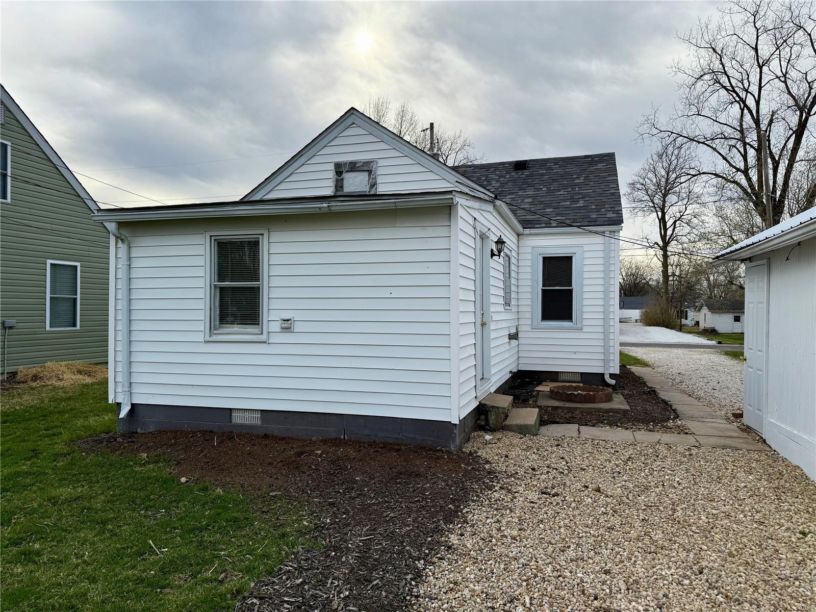 Homes for sale in Jerseyville, IL | 617 Cleveland, Jerseyville, IL 62052 | MLS# MIS25017366