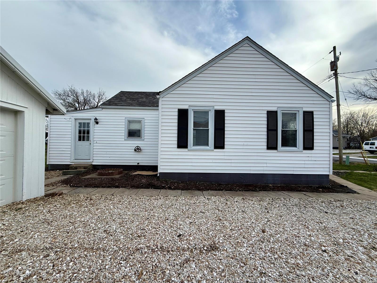 Homes for sale in Jerseyville, IL | 617 Cleveland, Jerseyville, IL 62052 | MLS# MIS25017366