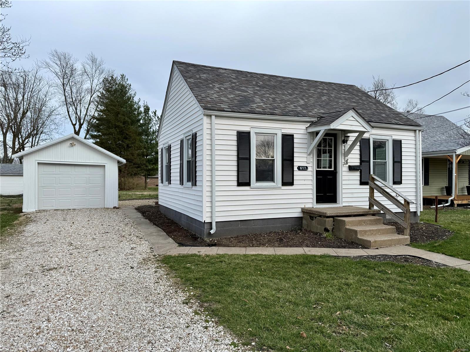 Homes for sale in Jerseyville, IL | 617 Cleveland, Jerseyville, IL 62052 | MLS# MIS25017366