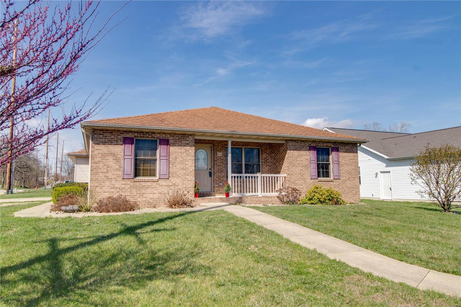 Homes for sale in Jerseyville, IL | 100 N June St, Jerseyville, IL 62052 | MLS# MIS25017589