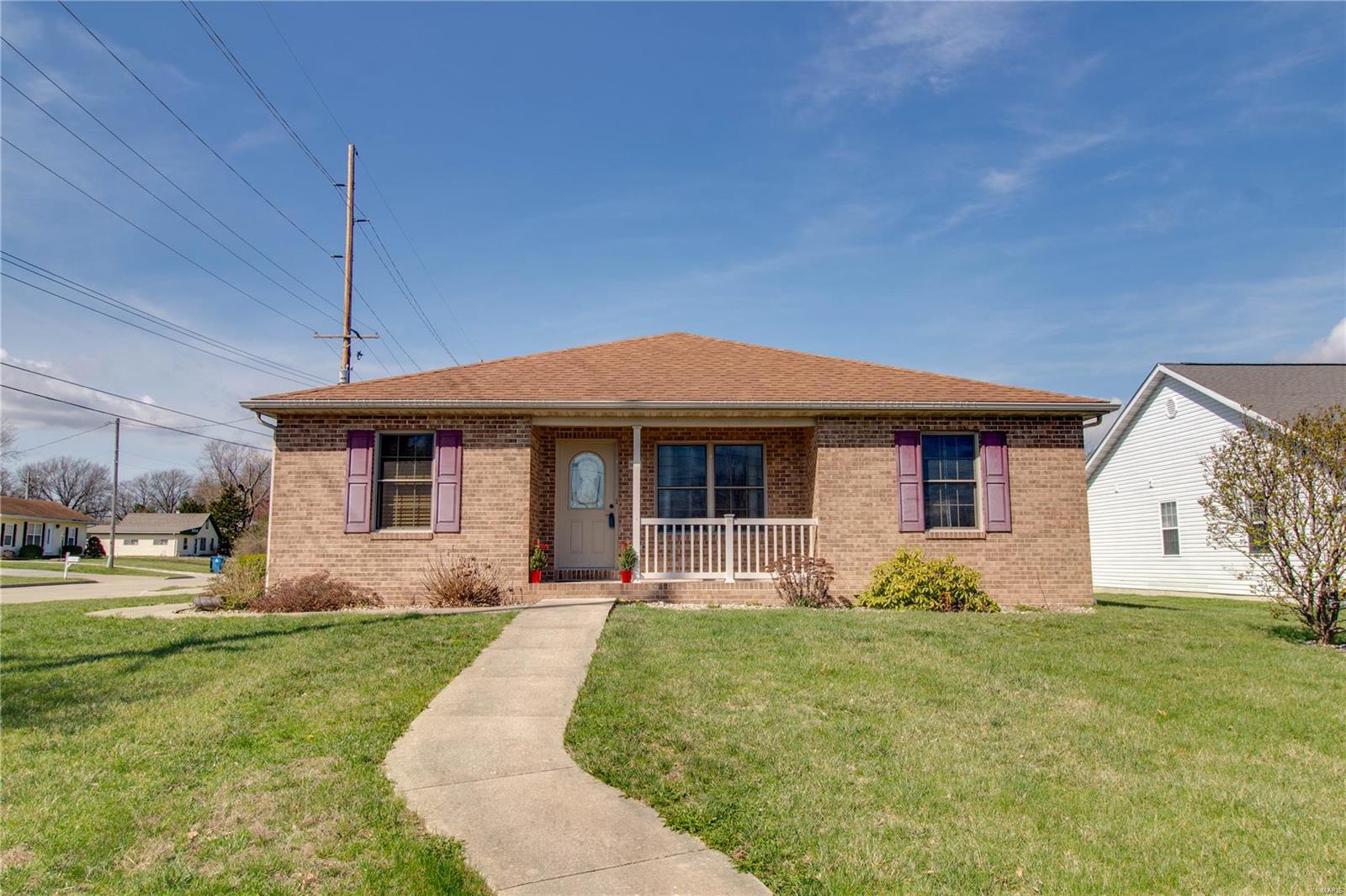 Homes for sale in Jerseyville, IL | 100 N June St, Jerseyville, IL 62052 | MLS# MIS25017589