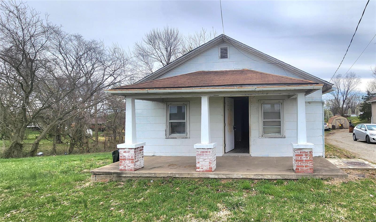 Homes for sale in Chester, IL | 2830 State St, Chester, IL 62233 | MLS# MIS25018157