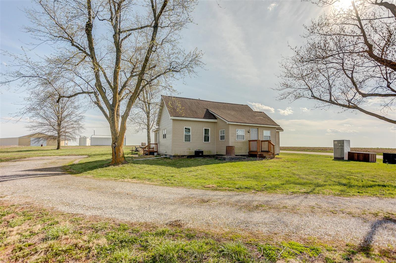 Homes for sale in Pinckneyville, IL | 3914 New Church Rd, Pinckneyville, IL 62274 | MLS# MIS25018690