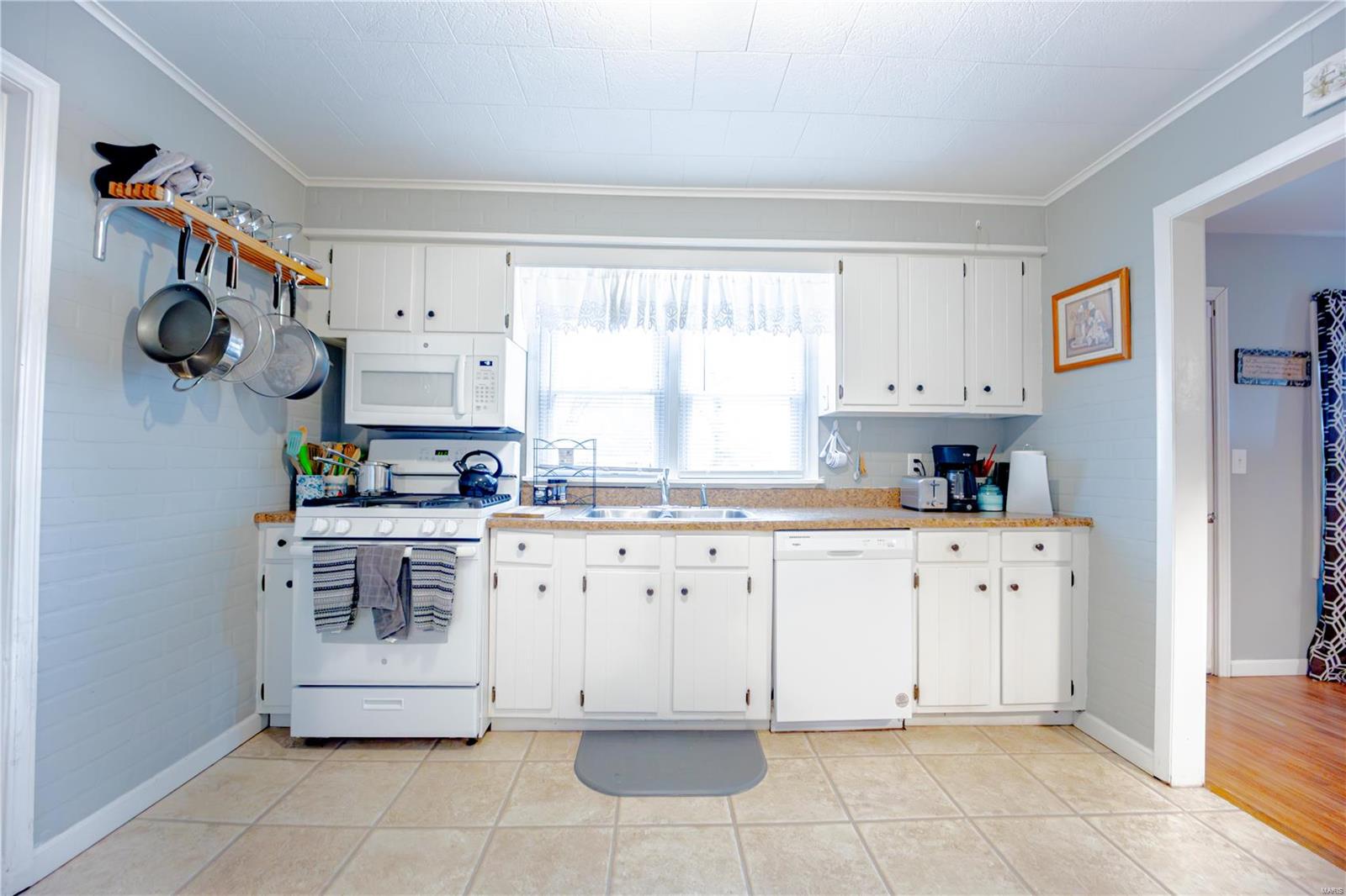 Homes for sale in Jerseyville, IL | 219 W County Rd, Jerseyville, IL 62052 | MLS# MIS25019358