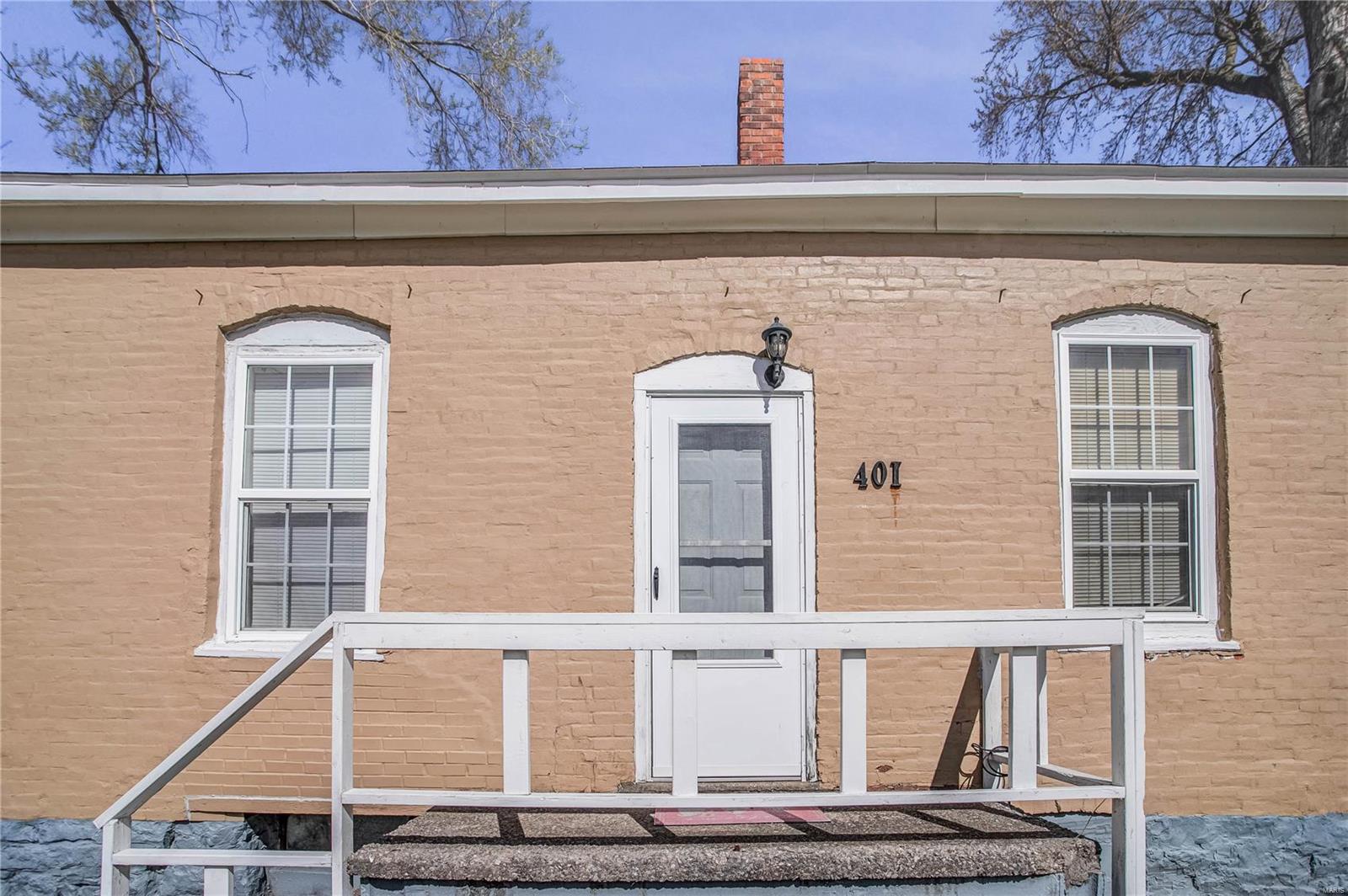 Homes for sale in Jerseyville, IL | 401 E Carpenter St, Jerseyville, IL 62052 | MLS# MIS25019512