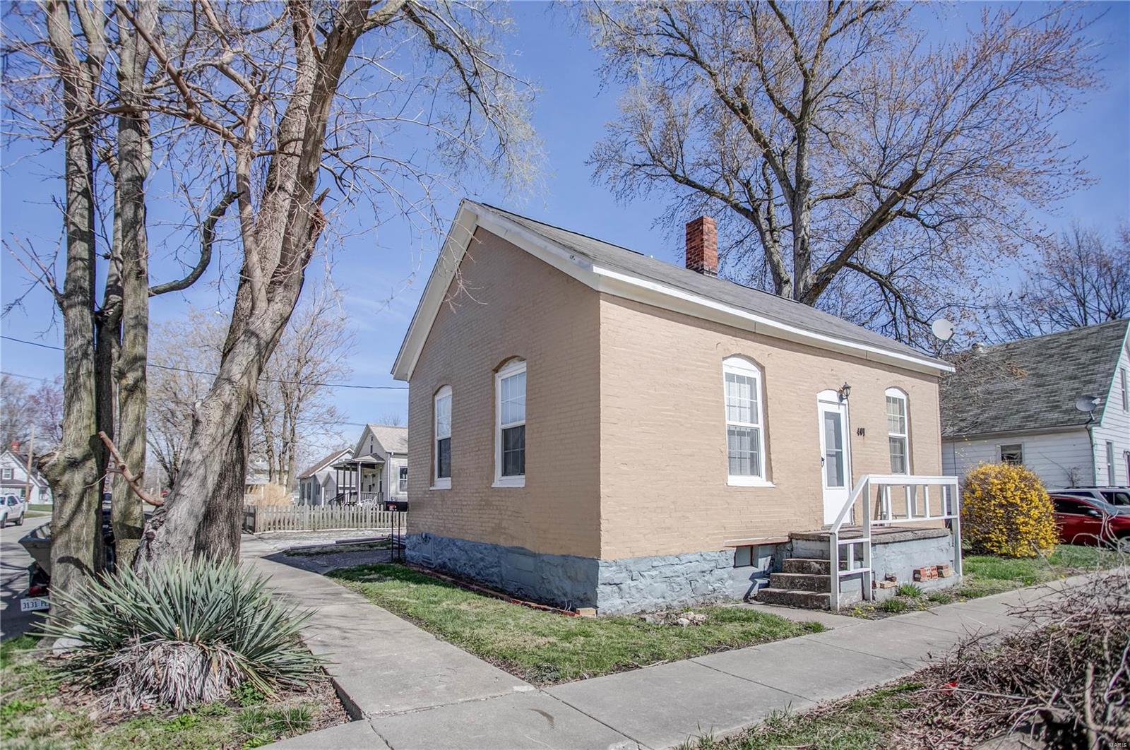 Homes for sale in Jerseyville, IL | 401 E Carpenter St, Jerseyville, IL 62052 | MLS# MIS25019512