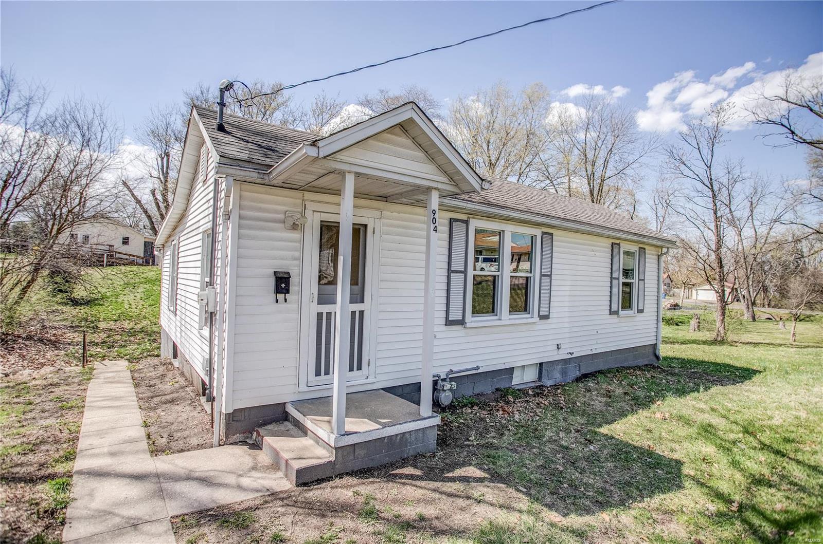 Homes for sale in Jerseyville, IL | 904 N Liberty St, Jerseyville, IL 62052 | MLS# MIS25019561