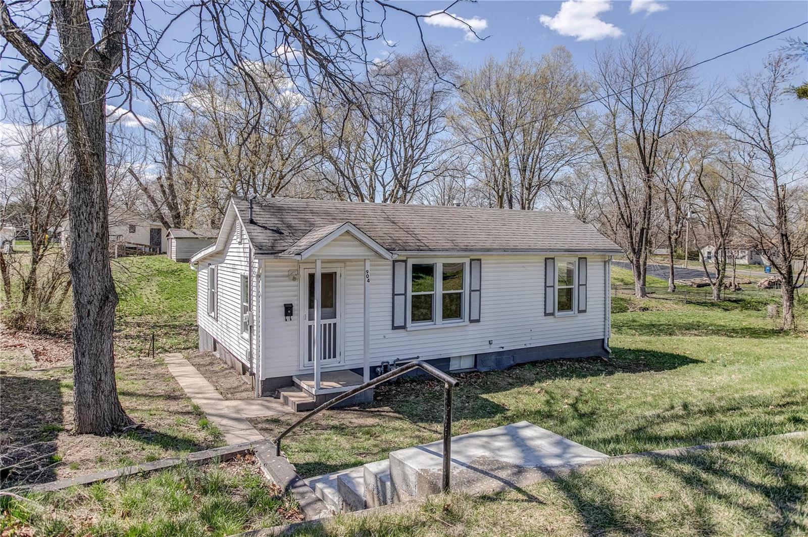 Homes for sale in Jerseyville, IL | 904 N Liberty St, Jerseyville, IL 62052 | MLS# MIS25019561