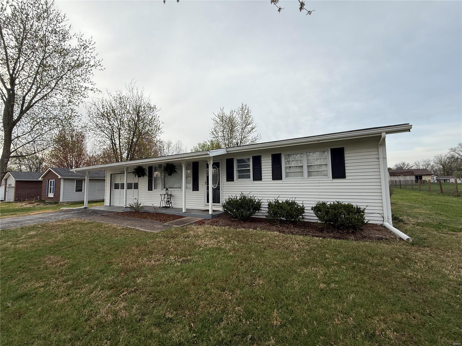 Homes for sale in Montgomery, MO | 412 E Walsh St, Montgomery, MO 63361 | MLS# MIS25020028